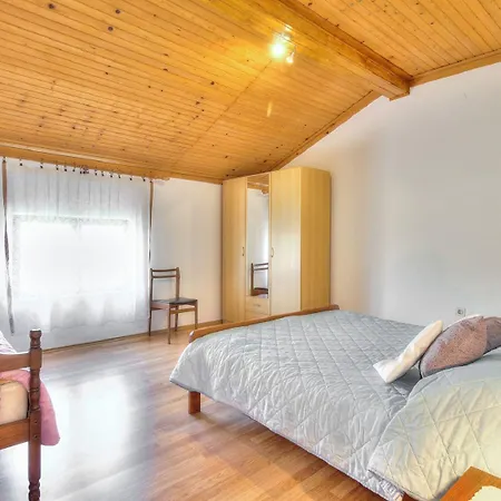 Reizendes Nur 200 Meter Zum Mit Meerblick, Grill, Wifi Zambratija (Istria)