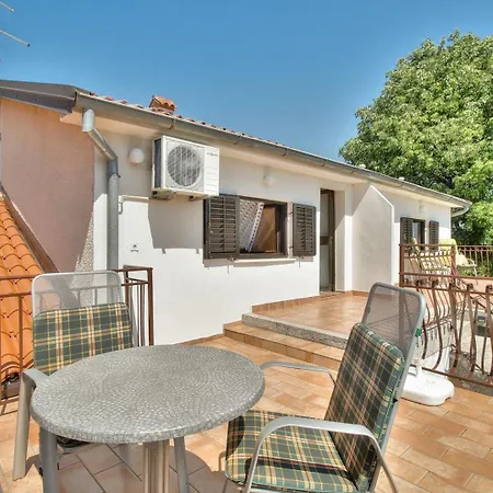 Reizendes Nur 200 Meter Zum Mit Meerblick, Grill, Wifi Zambratija (Istria)